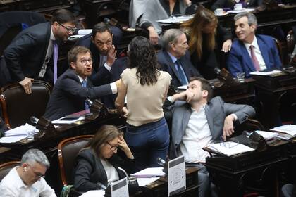La oposición en Diputados debate su estrategia durante una sesión